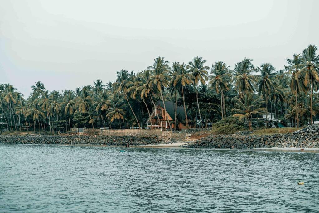 Baywatch By Grha - A Picturesque Beachfront Villa Kozhikode Exterior photo