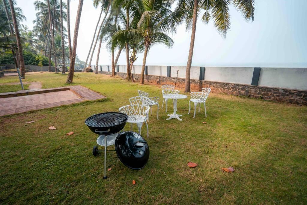 Baywatch By Grha - A Picturesque Beachfront Villa Kozhikode Exterior photo