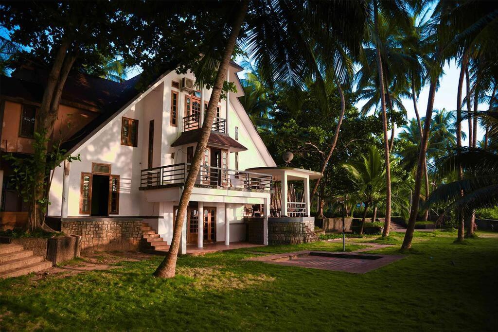 Baywatch By Grha - A Picturesque Beachfront Villa Kozhikode Exterior photo