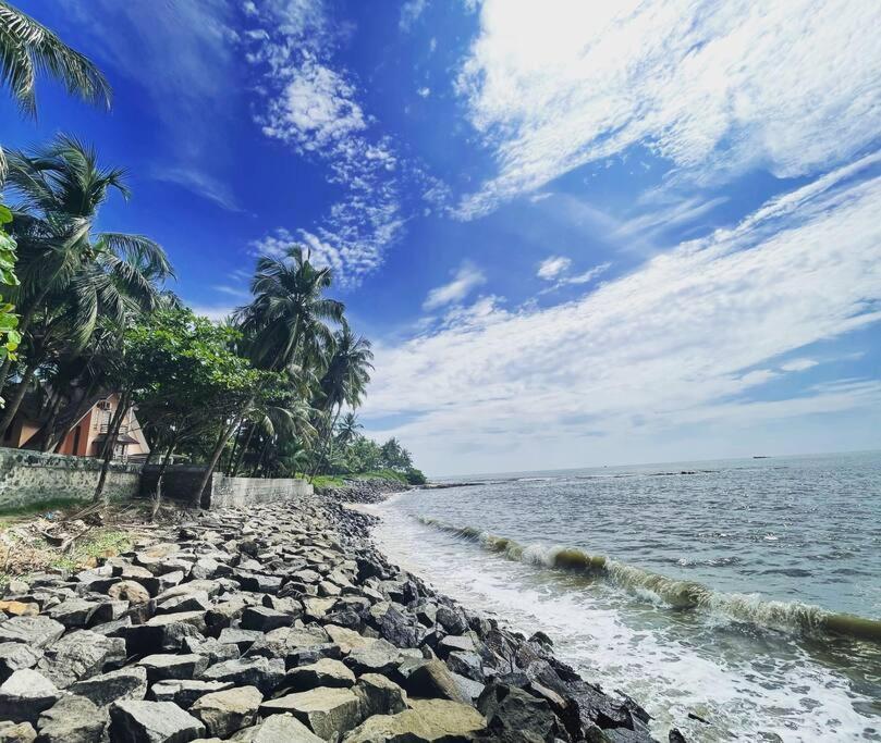 Baywatch By Grha - A Picturesque Beachfront Villa Kozhikode Exterior photo